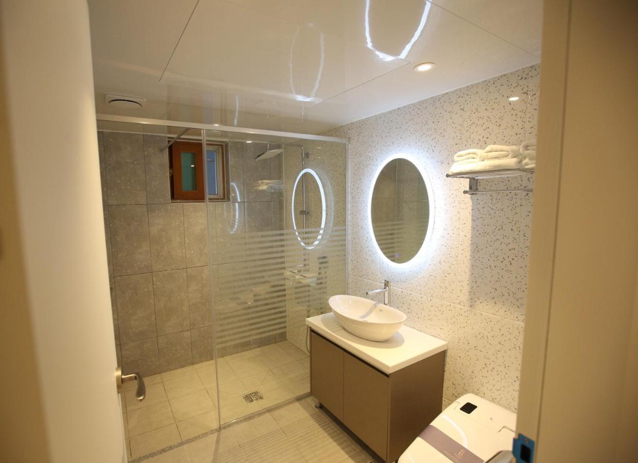 Am Ort Hotel Yeosu Extérieur photo