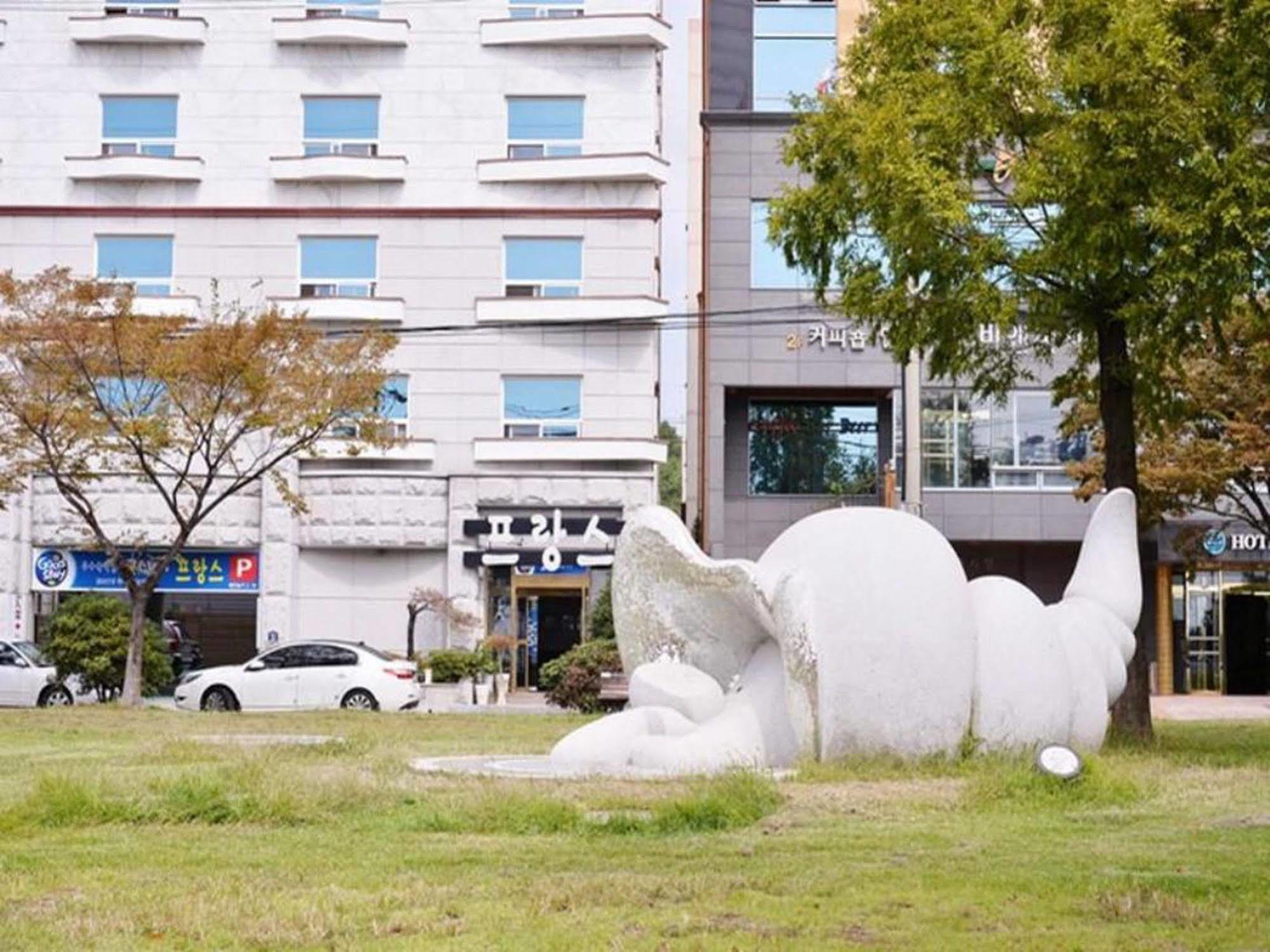 Am Ort Hotel Yeosu Extérieur photo