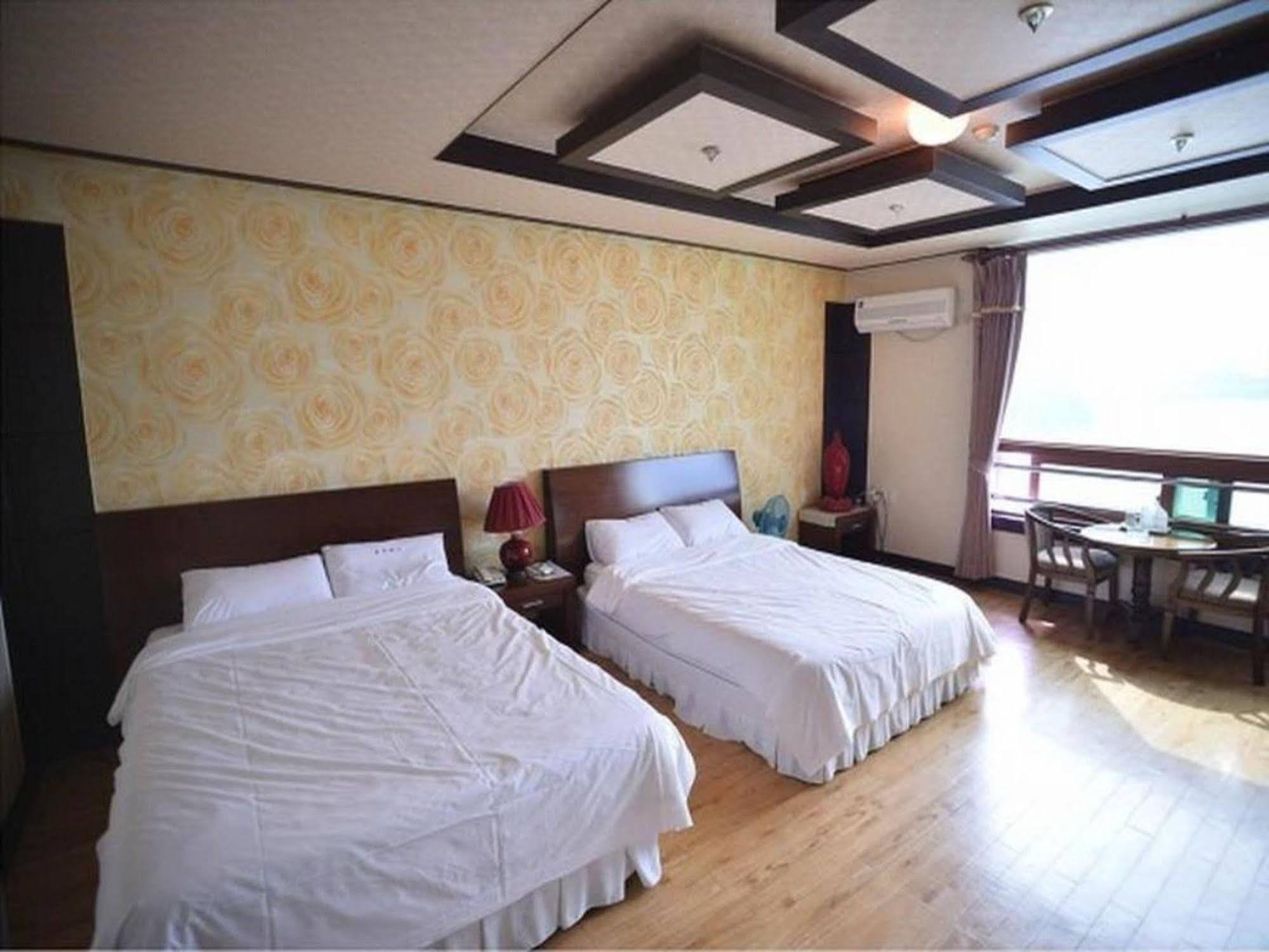 Am Ort Hotel Yeosu Extérieur photo