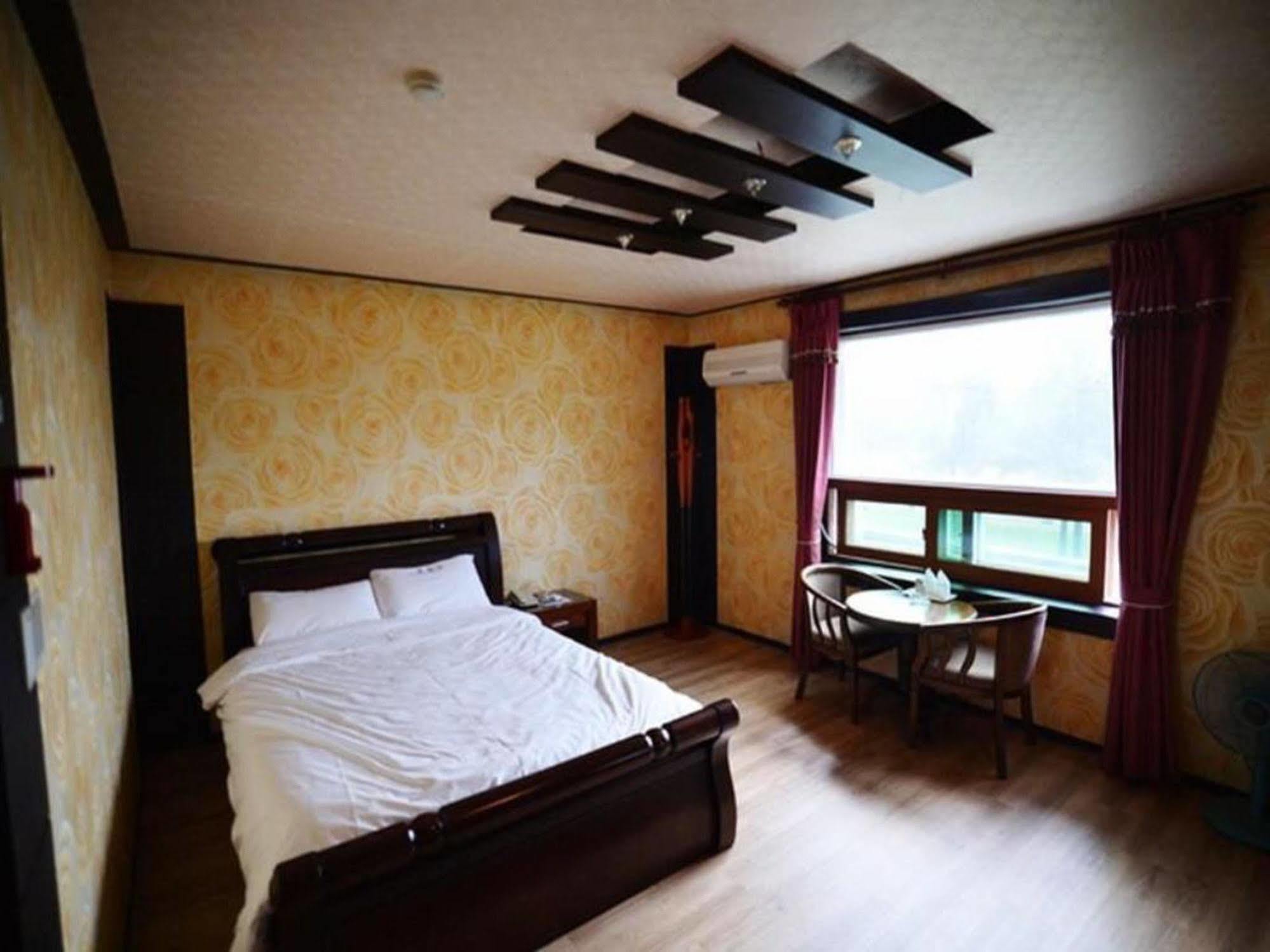 Am Ort Hotel Yeosu Extérieur photo