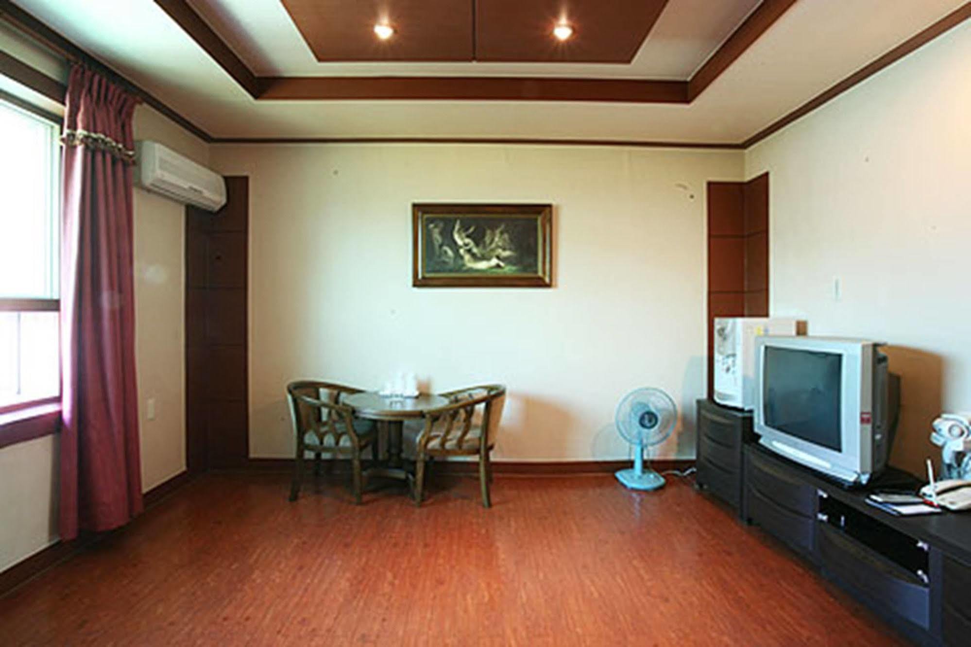 Am Ort Hotel Yeosu Extérieur photo
