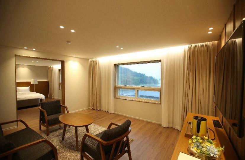 Am Ort Hotel Yeosu Extérieur photo