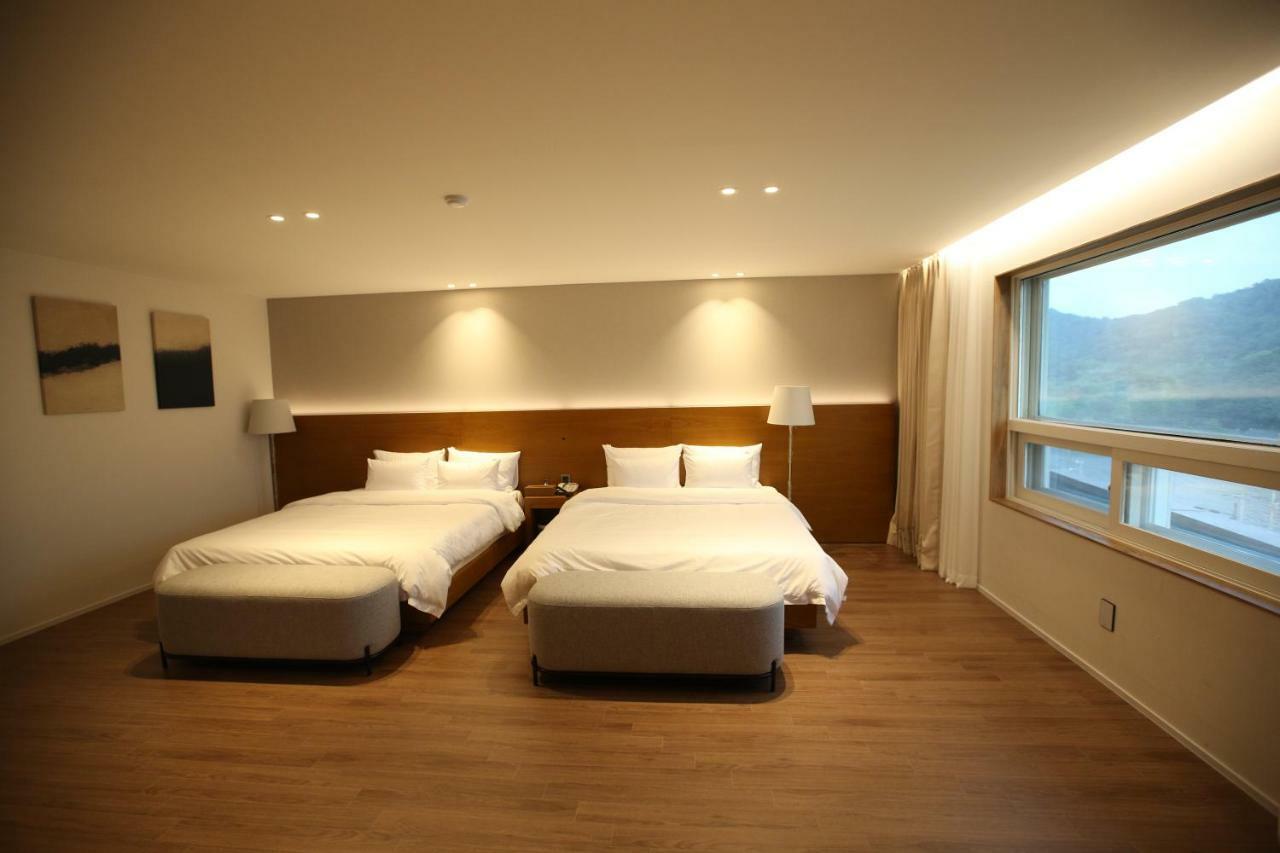 Am Ort Hotel Yeosu Extérieur photo